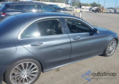 2015 Mercedes-Benz C 300 Sport z USA, uszkodzony, nr VIN 55SWF4JB6FU069381